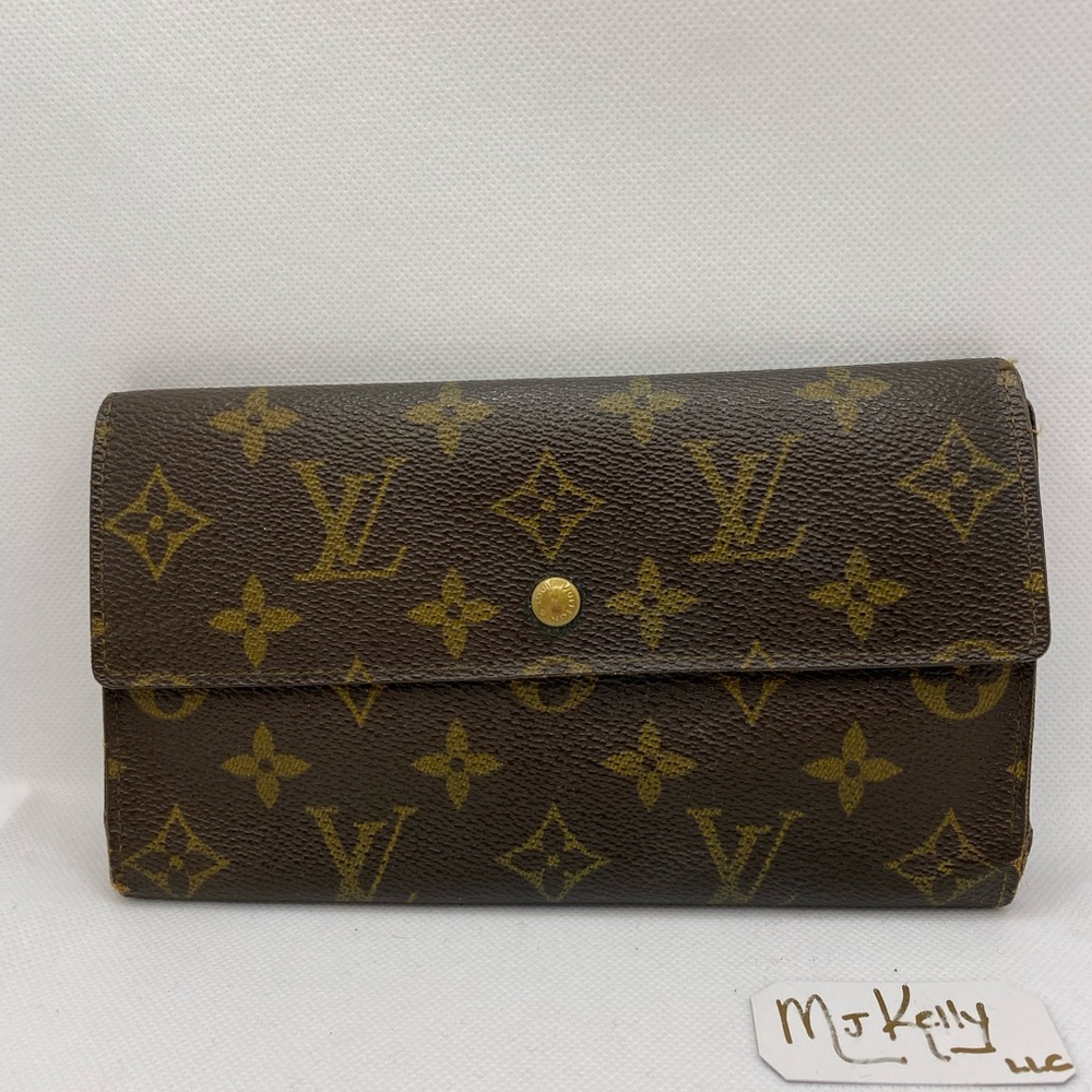 Louis Vuitton Women’s Long Wallet